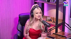 stepsiblings decide to get naked for each other in this taboo scene.