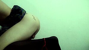 Shemale teen 18+ inserts dildo in perfect ass