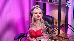 stepsiblings decide to get naked for each other in this taboo scene.