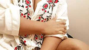 Indian Sexy Aunty With Big Boobs