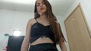 convenzo a mi hermanastra con buena follada para no ir a fiesta