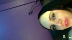 luluflexychick shows off her flexible ass spreading skills