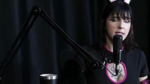 � ninfoman�aca e se masturba duas vezes gozando com facilidade al�m de ser submissa gostar de spanking e ter fetiches com facas - yummi paradise sheer red