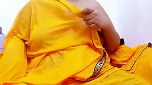 Look at this Sri Lankan Tamil lady's natural tits!