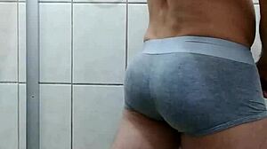 Gostoso Safado Batendo Até Gozar in Wild Shower Scene, Damn Hot!