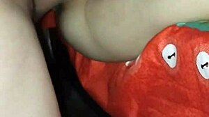 hermanastros follando sin condón semen en el coño.