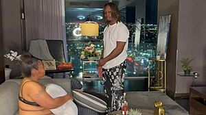 stepsis kendale, how'd you get so juicy down there?