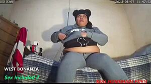 Latina Slut Lizeth Gives Quick Blowjob, Cum In Mouth.