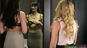 Glamour babe squirts after pussy licking and fingering in erotic lesbian masturbation