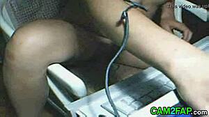 Hot webcam babe performs in free amateur sex video 😍