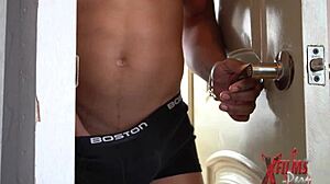 Musculoso Moreno Dotado Destroys Skinny Redhead Venezuelan on Bed