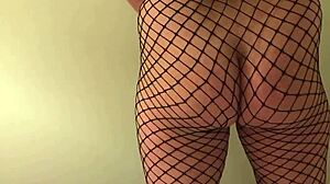 Real wife emma shakes her thick ass and masturbates