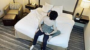 Tattooed beauty shares intimate kisses with petite partner