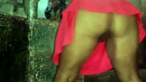 La Jefa Supervises Work While Pleasuring Herself