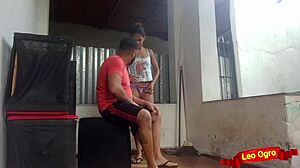 fui acompanhar minha mãe no trabalho e acabei ajudando o patrão dela