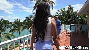 गॉर्जियस एबोनी बेब कैट गार्सिया एनल डॉगीस्टाइल में डीप पाउंडिंग पाती है