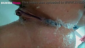 Antes de dormir brasileira gostosa filma um pouco do seu banho e posta na web