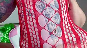 Fat Curvy Babe Fingers Her Hairy Pussy!