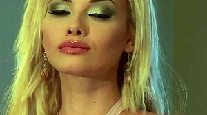 Hey, check this mouthwatering blonde Caylian Curtis rubbing her wet pussy