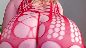 Fat Curvy Babe Fingers Her Hairy Pussy!