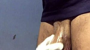 वाह काली सौतेली बेटी गोरे सौतेले पापा का लंड दूध निचोड़ती