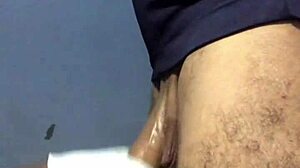 वाह काली सौतेली बेटी गोरे सौतेले पापा का लंड दूध निचोड़ती