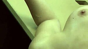 Flexible pawnshop amateur sucking dick 😏