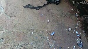 Uma Linda Novinha Observada Fazendo Sexo em Público nas Pedras da Praia e Atrapalhada por Terceiro Indivíduo