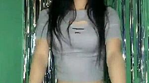 damn, watching this sexy korean chick dance hot on livestream