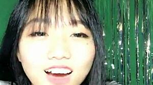 damn, watching this sexy korean chick dance hot on livestream