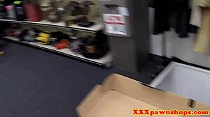 Flexible pawnshop amateur sucking dick 😏