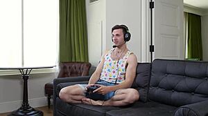 I delivered to the gamer twink who tipped with his tight ass