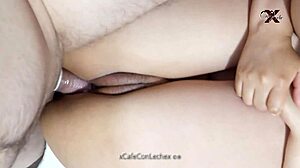 le follo el culo a mi madrastra y se viene encima de mi verga por el culo para que mi pap� no se entere