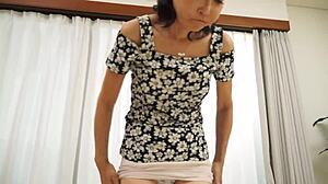 See Her Pussy And Anus Clearly!