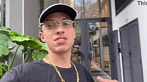 o novinho encontra padrinho e dá rola de presente