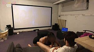 सौतेले भाई-बहन डिज्नी मूवी नाइट में चुपके से जंगली चुदाई