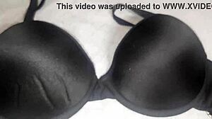 Me masturbé con lencería roja de mi amiga y me vine encima