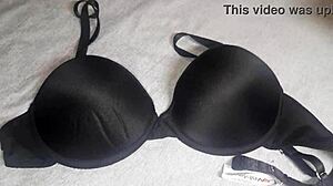 Me masturbé con lencería roja de mi amiga y me vine encima