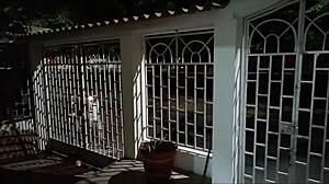 VISITO A MI VECINA EN EL PARQUE MIENTRAS ELLA HACE EJERCICIO - LE ENCANTA VERME HACER EJERCICIO