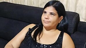 Extraño Ayuda y Aconseja Antes de Darme una Fuerte Cogida en Mi Coño Delicioso