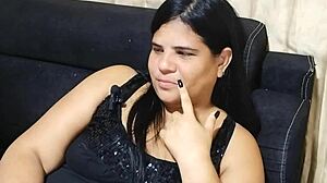 Extraño Ayuda y Aconseja Antes de Darme una Fuerte Cogida en Mi Coño Delicioso