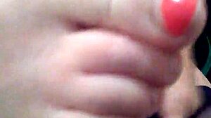 Tina in stockings indulges in detailed milf foot fetish worship