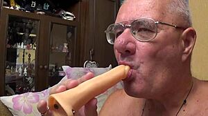 my husband loves solo play, welcoming all curious guys.