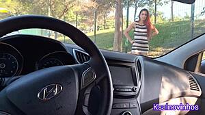 Mostrei PAU para novinha na rua e pedi informação