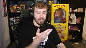 Exploring the Unfinished FNAF Game in the Garage Setting