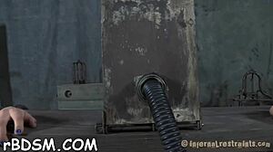 Look At This Naked Babe Posing Without Panties – Want To Join?