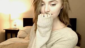 lillexie performs masturbation on webcam for amateurs