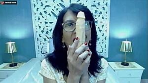 mature woman performs on webcam