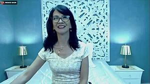 mature woman performs on webcam