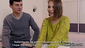 क्यूट 18+ लड़की ने चूत फैलाई और कौमार्य खोया